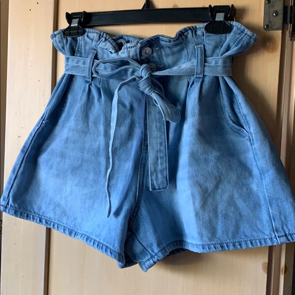 American Eagle High waisted Tie.